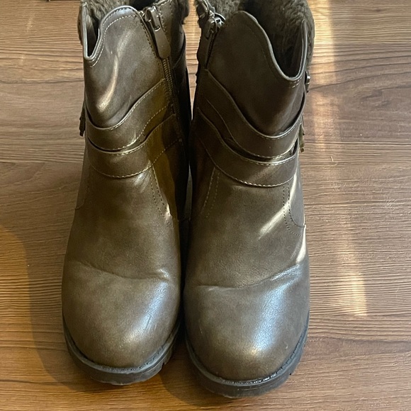 Nature Breeze Awe-01 Leatherette Shearling Buckled Chunky Heel Bootie sz 8.5 - Picture 8 of 9